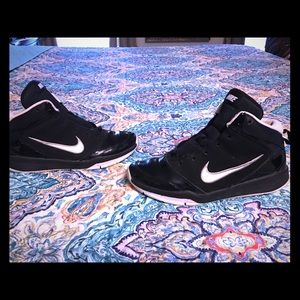 Nike High Tops Sz 6.5 (Big Boys) Basketball Shoes